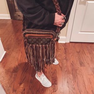 **AUTHENTIC LOUIS VUITTON ** Vintage crossbody